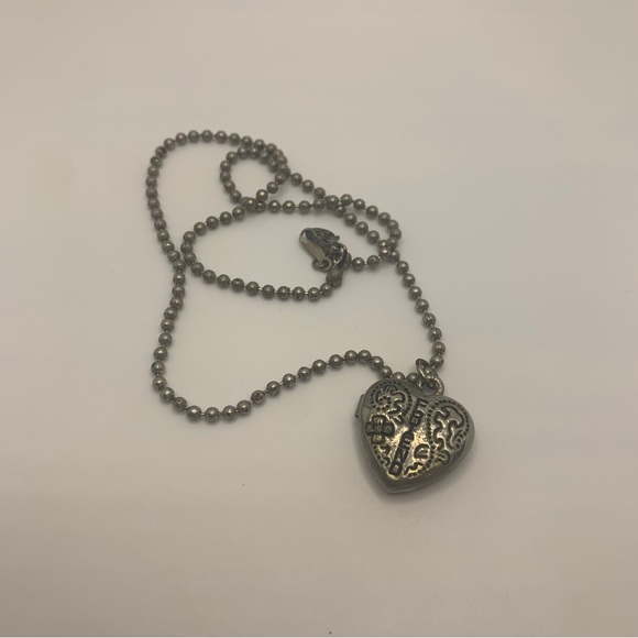 Friends Picture Locket Only One Heart - Picture 1 of 5